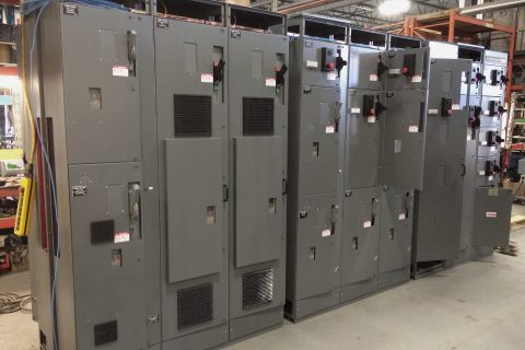 Centres de contrôle de moteurs sur mesure