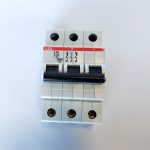 DISJONCTEUR  32A 3P TYPE C