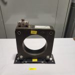 CT - TRANSFORMATEUR DE COURRANT 2000:5 TYPE JAD-0 DIM : 8,5