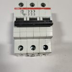 DISJONCTEUR MINIATURE 3P 277/480V  32A