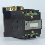 RELAIS À MAINTIEN ÉLECTRIQUE